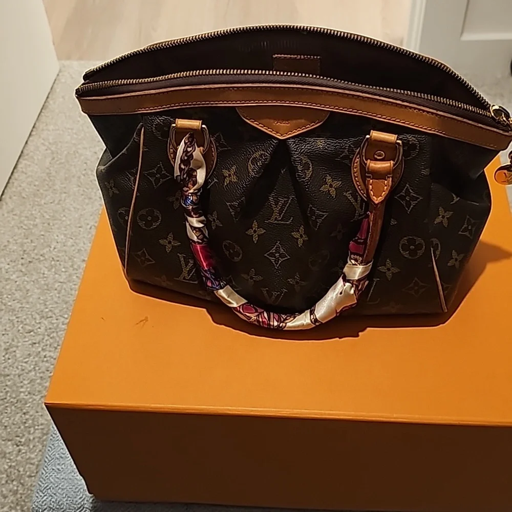 Authentic Louis Vuitton Tivoli PM Bag - Picture 1 of 16